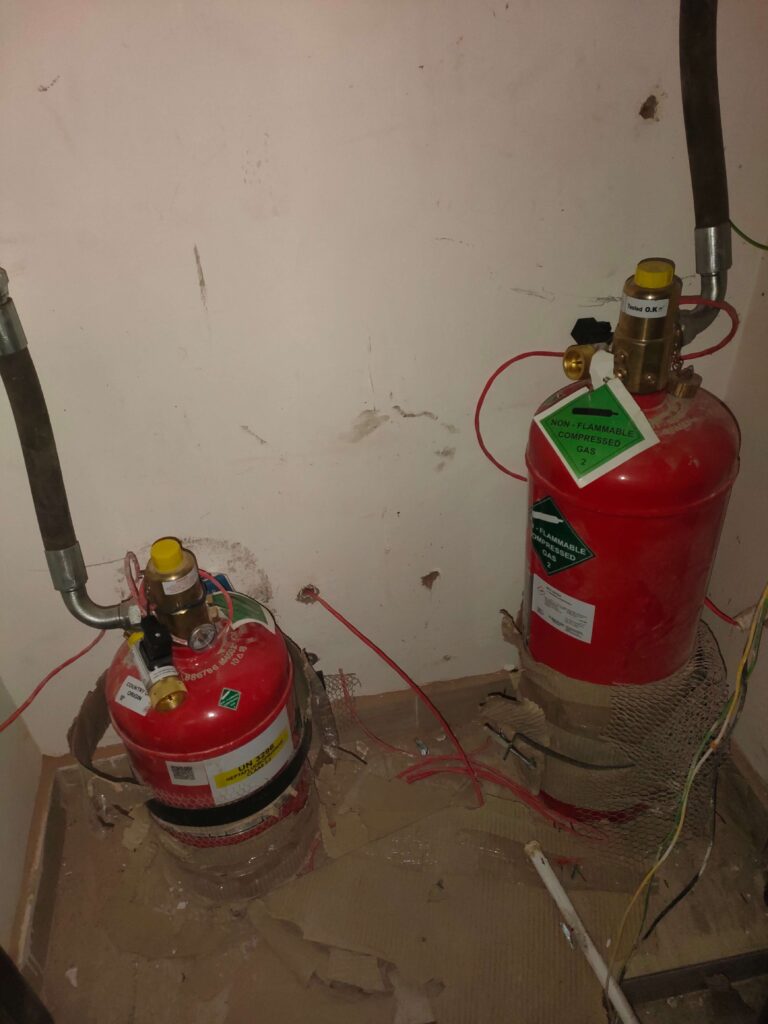 الفرق بين fm200 و CO2